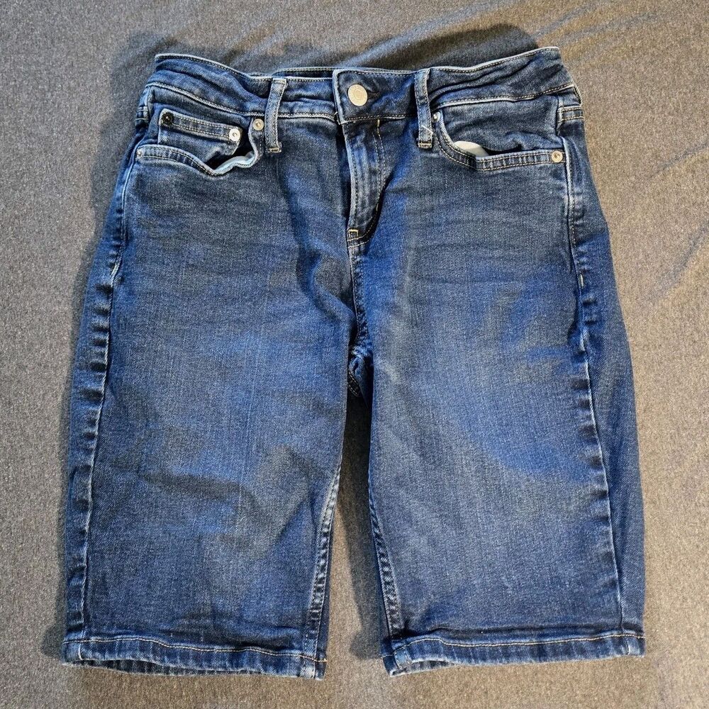 Calvin Klein Shorts Size 4 Womens City Short Bermuda Medium Wash Blue Denim Y2k